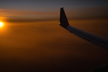 Über den Wolken Sonnenuntergang aus dem Flugzeug