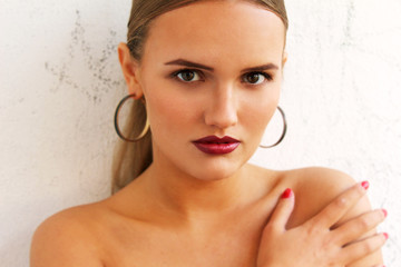 Naklejka premium portrait of young woman