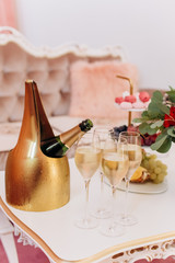 festive set champagne ice gold blur light