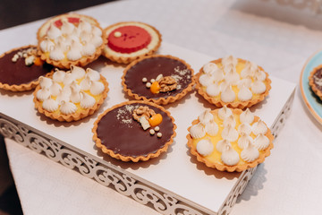 set beautiful round cake design decorated stand
