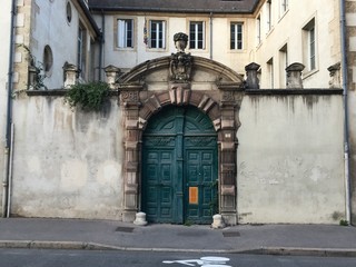 Fototapeta na wymiar A house entrance with style in Dijon's historic old town - Burgundy, France