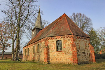 Fototapeta na wymiar Spätgotische Dorfkirche in Gorlosen (14. Jh., Mecklenburg-Vorpommern)