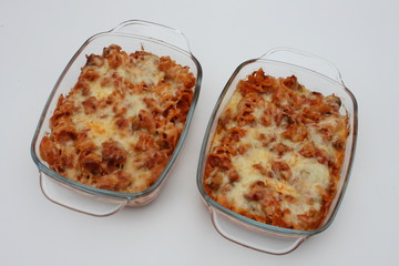 Nudelauflauf mit Tomatensoße