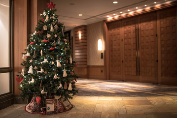 ristmas tree in a lobby of a hotel