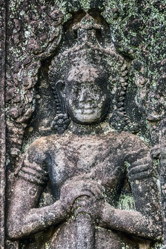 angkor monument statue