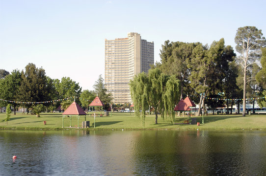 Picnic spots on an island in Loch Logan in Bloemfontein
