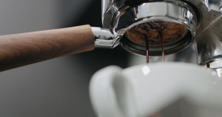 Pulling espresso shot with naked portafilter