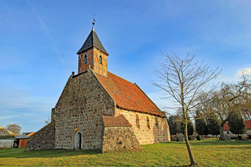 Fototapeta na wymiar Gotische Dorfkirche in Milow (13. Jh., Mecklenburg-Vorpommern)