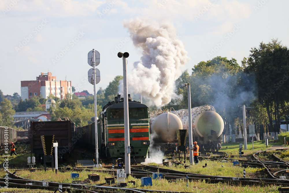 Wall mural diesel locomotive launch