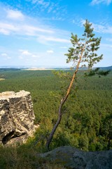 Fototapeta na wymiar Blick vom Regenstein bei Blankenburg auf das Harzvorland