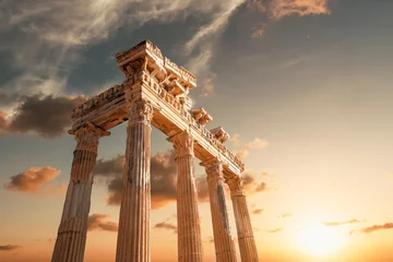 Tuinposter Bedehuis Verbazingwekkend Tempel van Apollon oude ruïnes. Apollon-tempel in de antieke stad Side, Antalya, Turkije.