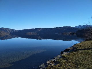 Fototapeta premium ein sonniger Wintertag am Walchensee