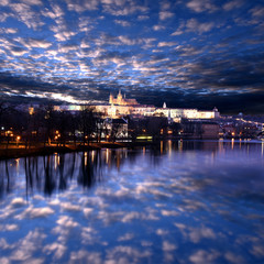 Obraz premium panoramic view To Hradschin Castle, St. Vitus Cathedral And Charles Bridge In Prague, Czech Republic during sunset with dramatic sky
