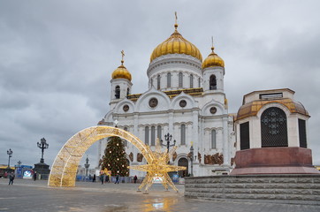 Fototapeta na wymiar Moscow, Russia - January 10, 2020: Christmas decorations and Christmas tree near the Church of Christ the Saviour
