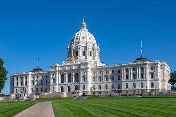 Fototapeta na wymiar St. Paul Minnesota Capitol Building on a Cloudless Clear Blue Sky Summer Day 