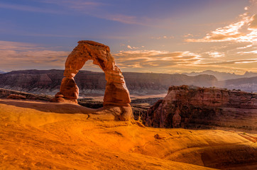 Delicate Arch at Sunset, Arches National Park, Moab, Utah - obrazy, fototapety, plakaty