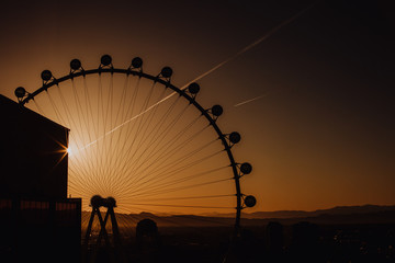 La Grande Roue de Las Vegas au lever du soleil