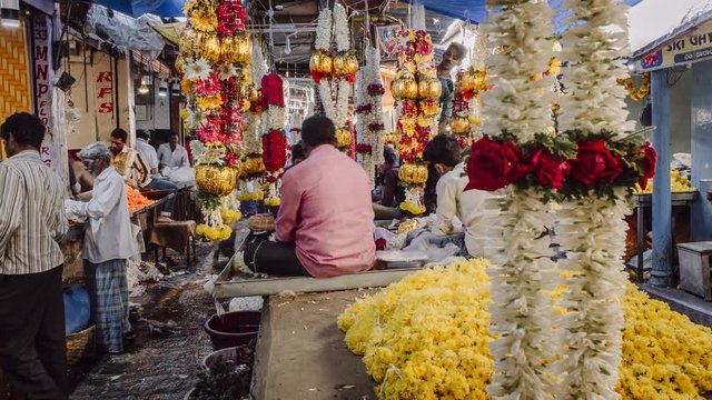 India, Karnataka, Mysore, Devaraja flower market - time lapse