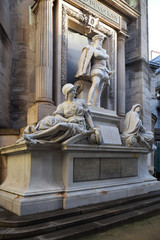 Obraz premium Statue de Gaspard de Coligny au temple protestant de l'oratoire du Louvre à Paris