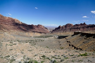 Winding road through Utah Desert Mountains