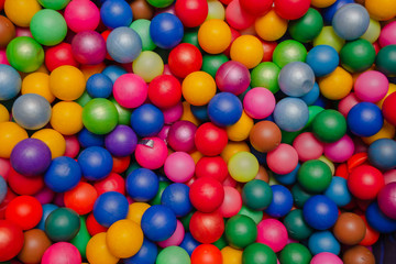 Fototapeta na wymiar many multi-colored plastic balls in the children's playroom