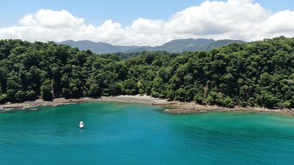 Fototapeta na wymiar Vista aerea de la playa Limoncito en Punta Leona, Costa Rica