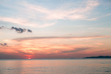 Fototapeta premium Sea pink sunset. Beautiful color clouds.