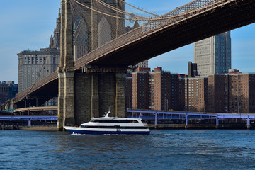 Brooklyn Bridge, Downtown Manhattan, USA 