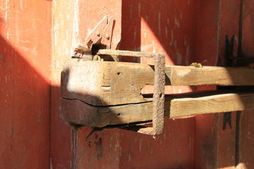 閂(日本建築の門扉に使われる防犯設備)