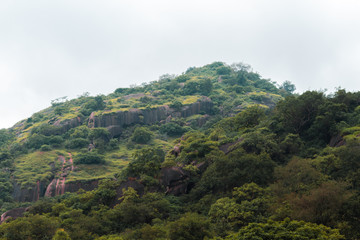 Obraz premium View of the mountains at Mount Abu in Rajasthan, India
