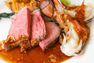 ローストビーフとオマールエビ