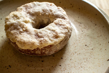 the sugar donuts on a ceramic plate