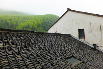 White walls and black tiles are the characteristics of traditional Chinese rural houses