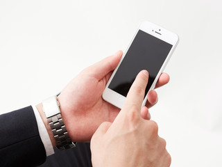 ビジネスイメージ・スマホを操作する男性