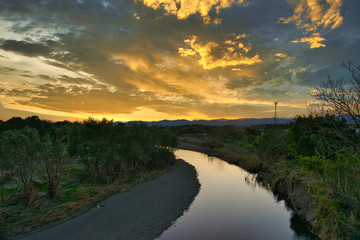夕暮れの川辺　埼玉県