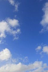 爽やかな青空と白い雲