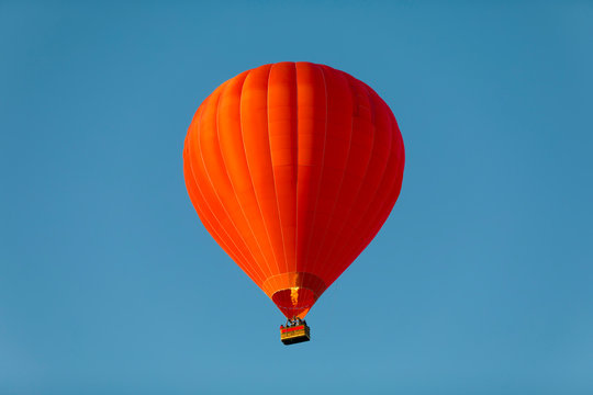 Hei&szlig;luftballon am blauen Himmel