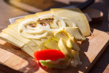 Bergkäse - Brotzeit - Alpe - Käsebrot