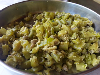 A simple saute of yard long beans with coconut pearl onions and spices this Achinga Payar Thoran is an excellent vegetable side for rice. Thorans are quick saute of any vegetables with coconut.