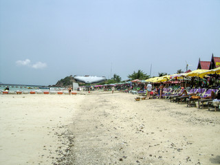 Fototapeta na wymiar Deserted sandy beach of Thailand