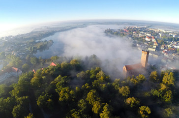 Człuchów miasto zamek mgła z lotu ptaka