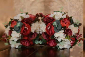 Obraz na płótnie Canvas lush beautiful bridal bouquet of fresh flowers