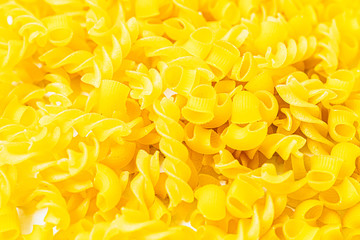 Arrière plan pâtes crues aux différentes formes