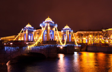 Fototapeta na wymiar Saint Petersburg. Beautiful night cityscape with the Lomonosov Bridge across the Fontanka River in festive Christmas lighting. New Year and Christmas holidays