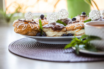 Cream cakes 