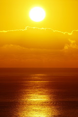 amanecer sobre mar mediterraneo malaga andalucia españa