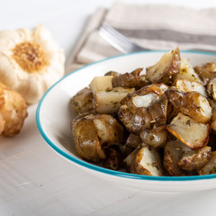 Spicy fried Jerusalem artichoke with garlic