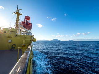 東京～八丈島航路で貨客船の橘丸から八丈島に近づいたところで船上から撮影　（伊豆諸島 八丈島）