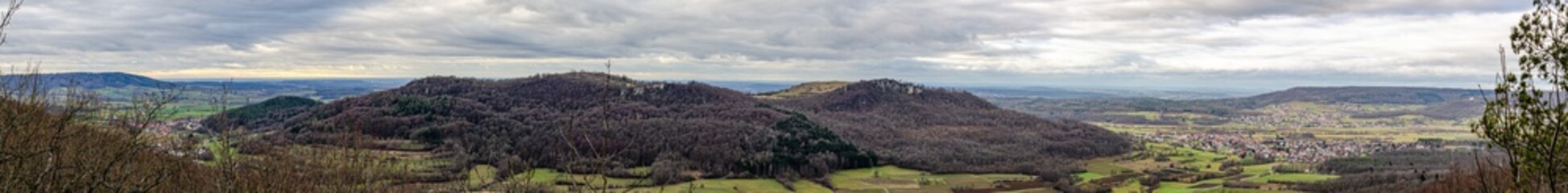 Obraz premium Panorama mit Blick auf Walberla / Ehrenbürg