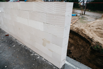 building walls of aerated concrete